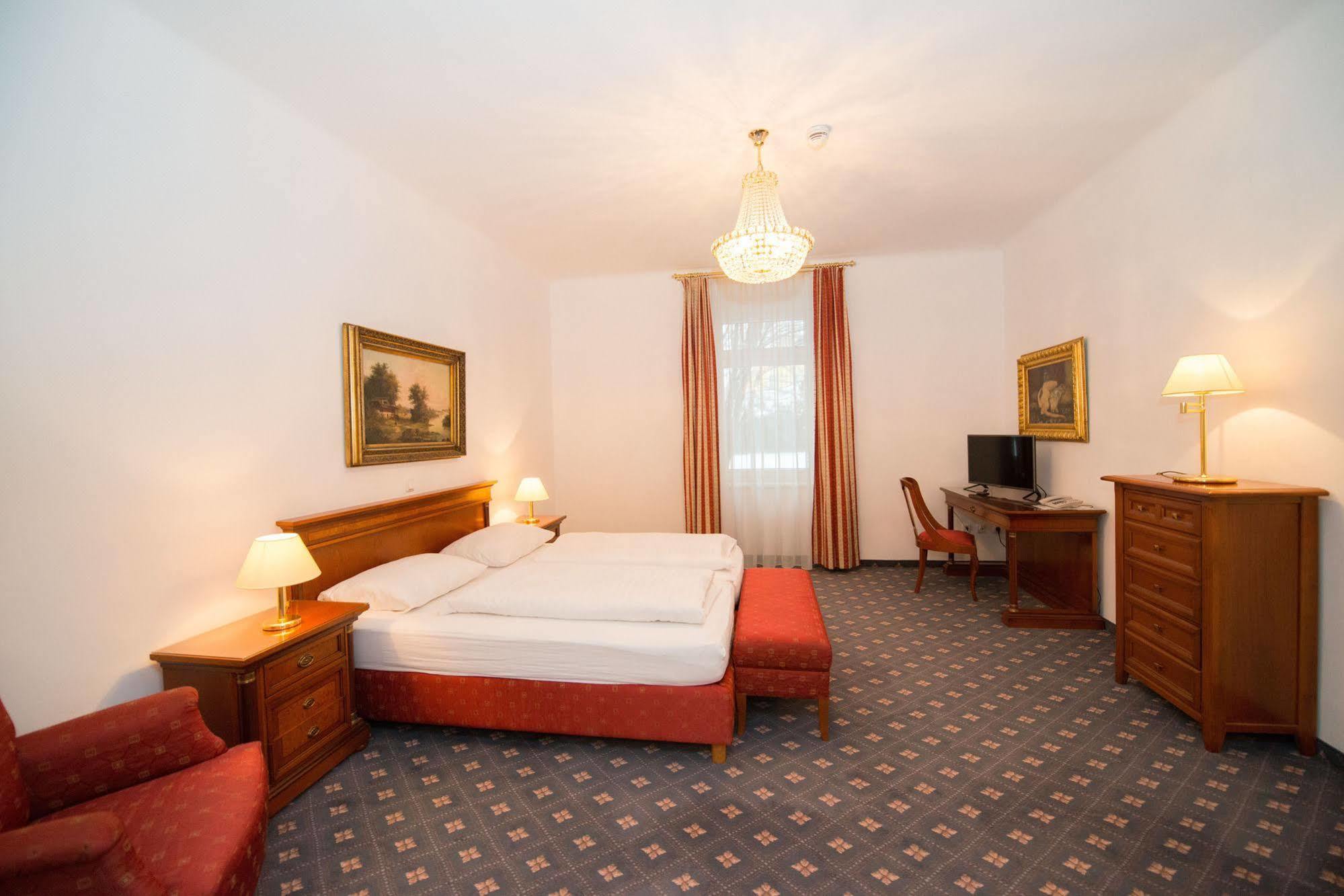 Parkhotel Styria ชไตอาร์ ภายนอก รูปภาพ