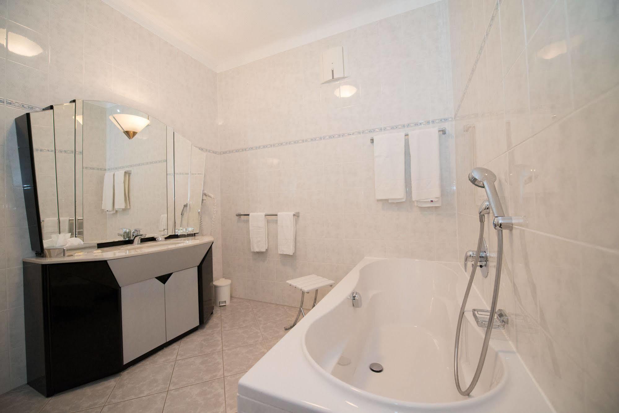 Parkhotel Styria ชไตอาร์ ภายนอก รูปภาพ